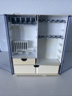 Caja de almacenamiento de accesorios para máquina de coser Bernina para pies y bobinas Foto 1 de 3