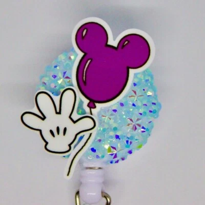 Carrete Insignia Mickey Mouse Globo Púrpura Disneyland Porta Identificación Enfermera Maestro Mano Foto 1 de 2