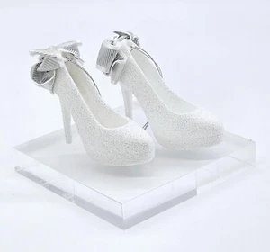 NUEVO Adorno de Navidad Blanco TACONES ALTOS Zapatos de aguja Brillo Moda Diva 1522 - Imagen 1 de 4