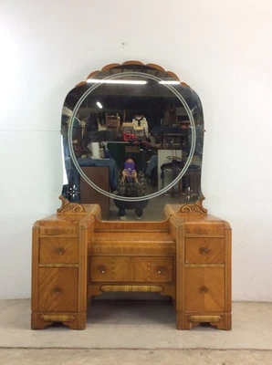 Tocador cascada Art Deco con espejo y taburete a juego Foto 1 de 4