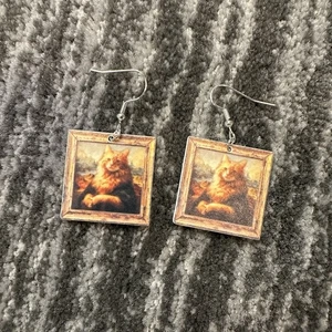 Cat Earrings Dangle Drop Mona Lisa Kitty Da Vinci Painting Cat Lady Gift New - Picture 1 of 6