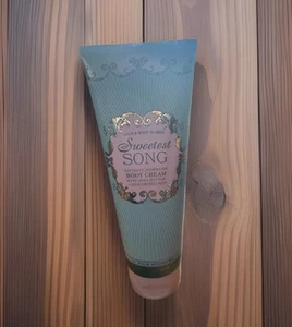 Bath & Body Works Sweetest Song Körpercreme, volle Größe - Bild 1 von 3