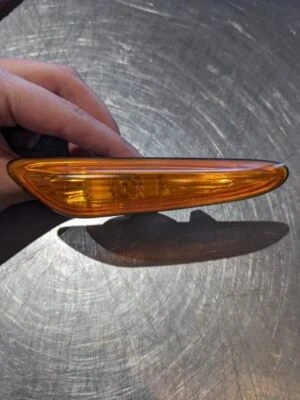 BMW 320i 2002-2005 sedán pasajero esquina/luz de estacionamiento marcador lateral Foto 1 de 4