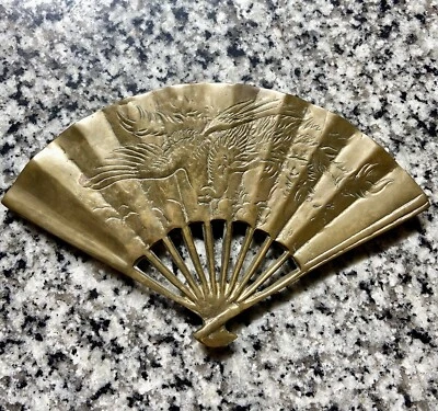 Decoração de enfeite de dragão fênix levantada por ventilador de latão maciço MCM. Decoração vintage para casa. - Imagem 1 de 4