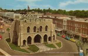 (r68) The Bargate and Above Bar Southampton - Hampshire Postcard - Picture 1 of 2