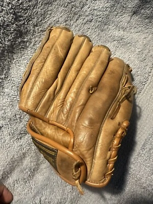  REGENT Baseball Glove Little League Regent  5250 Approximately.  Youth RH MIT - Image 1 of 4