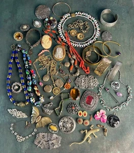 Antique Vintage Wearable & Repair Mixed Era Jewellery Job Lot 50+ Items - Picture 1 of 24