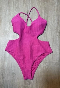 Victorias Secret Medium Pink Ribbed Cutout Padded One Piece Swimsuit Beach EUC - Picture 1 of 3