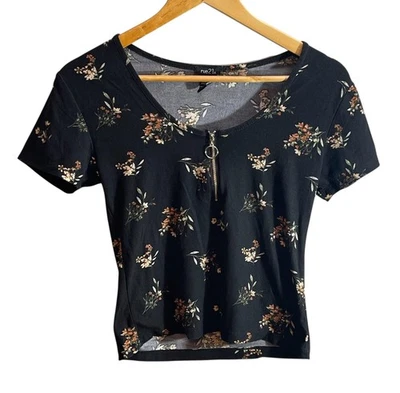 Рубашка женская Rue21 большая черная с цветочным рисунком на молнии спереди укороченный топ с коротким рукавом повседневная - Изображение 1 из 4