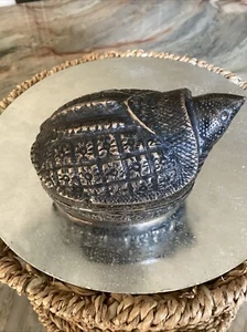 Pequeña caja vintage de tuercas de betel tortuga tortuga 3” X 2”.   Birmania de metal plateado - Imagen 1 de 5