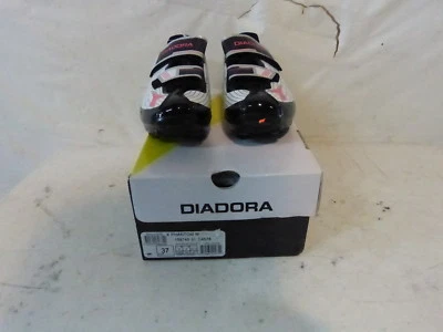 ZAPATOS DE BICICLETA DE MONTAÑA DIADORA X PHANTOM PARA MUJER BLANCO/NEGRO/VIOLETA 37 US 6.5 $100 Foto 1 de 4
