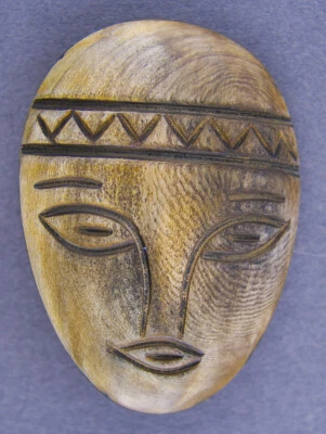 LARGE RUSTIC HORN (BOVINE) CLOTHING BUTTON - Image 1 of 3