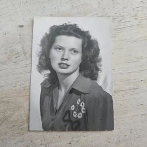 VINTAGE 1950'S PRETTY AMERICAN YOUNG TEEN WOMAN MODEL PIN-UP PHOTO PORTRAIT - Picture 1 of 4