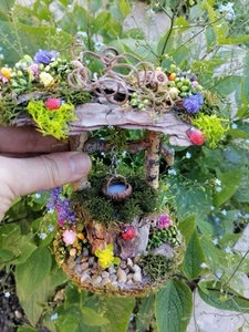 Beautiful Fairy Wishing Well With Moss And Flowers, Miniature Well - Picture 1 of 2