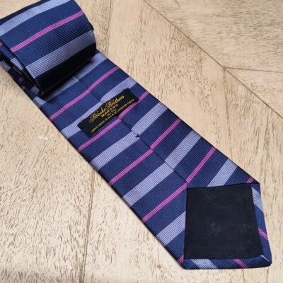 Corbata de cuello Brooks Brothers Makers rayas de seda púrpura y rosa rayas horizontales Foto 1 de 4