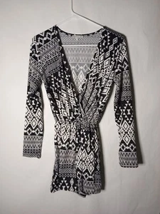 Charlotte Russe mehrfarbig gemusterte Langarm Shorts Strampler Gr. XS - Bild 1 von 10