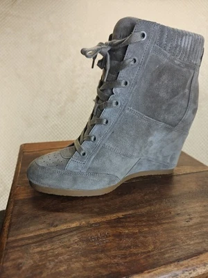 Veronica Beard Women's  Size 10.5 Grey Hidden Wedge Heels NWOB Luxurious Suede - Image 1 of 4