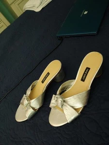 Nine West Silver Slip On Sandals Leather 7.5 Low Heel - Picture 1 of 1