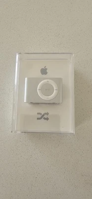 Apple iPod Shuffle 2nd Gen Silver 1GB - New and sealed - Image 1 of 2