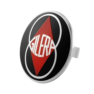 Scudetto Logo Emblema Anetriore Scudo Gilera Runner SP 50 125 200 Nexus GP 800 - Foto 1 di 5