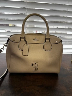 Mini bolsa tote Coach x Peanuts Snoopy tiracolo alça ajustável bege RARA - Imagem 1 de 4