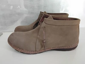 B.O.C Born Nadia Women's Fashion Chukka Booties Taupe Size 10 - Picture 1 of 9