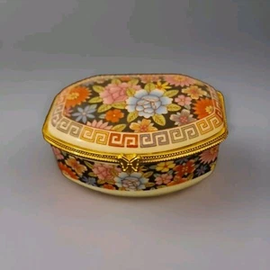 Small Rectangle Chinese Porcelain Floral Trinket Box. Gold Tone Trim Hinged Lid - Picture 1 of 7