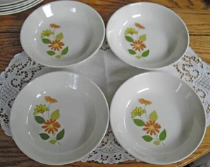 Vintage Taylor Smith & Taylor FLOWER POWER Daisies 6 1/2" Bowls ~ Set of 4 ~ - Picture 1 of 4