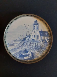 Vintage GERMAN Blue DELFT Style ROUND TRAY PORCELAIN TILE & FRAME W CHURCH 10" - Picture 1 of 7