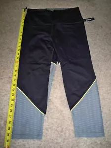 VICTORIAS SECRET SPORT KNOCKOUT BLACK CAPRI HIGH RISE LOGO MEDIUM NEW - Picture 1 of 3