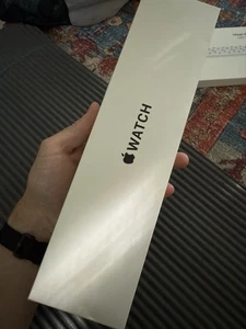 Apple Watch SE (2e génération) A2722 40 mm GPS noir minuit - Photo 1 sur 2