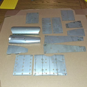 13 X VARIAS PIEZAS ORIGINALES DE FUSELAJE DE PLATA CONSTRUCTOR DE AVIONES MECCANO - Imagen 1 de 1
