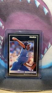1992 Pinnacle Baseball Mike Boddicker - Picture 1 of 3
