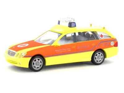 Spur H0 M: 1:87 BUSCH 49458 Mercedes Benz E-Klasse T "DRK" Nuovo OVP - Immagine 1 di 2