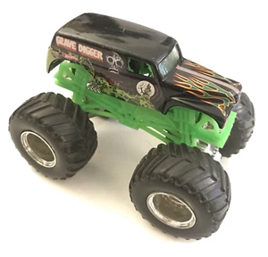 GRAVE DIGGER Hot Wheels Monster Jam Truck 1/64 Neon Green Chassis - Picture 1 of 7