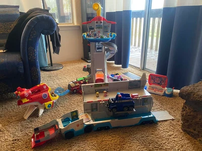 Torre de vigilancia de la Patrulla Canina + Coches + Semirremolque de lanzamiento y transporte de la Patrulla Canina + Submarino Foto 1 de 4