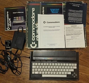 Computadora doméstica Commodore Plus/4 vintage con caja y manuales sin probar años 80 - Imagen 1 de 24