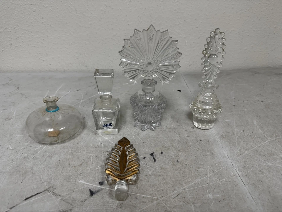 Lote De 4 Botellas De Perfume De Vidrio Prensado De Colección L.E. Smith 1943 - 1961, checo Foto 1 de 4