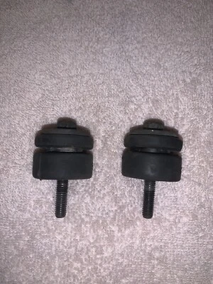 2000 Dodge Grand Caravan Upper Radiaror Bushings Foto 1 de 3