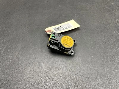 A/C Heater Flap Door Actuator 2020 GMC Acadia 84018409 2017 2018 2019 2021 - Image 1 of 4