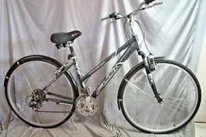 2005 Fuji Crosstown 3.0 Comfort Hybrid Bike 17" Medium Step-Thru Fast Shipping - Picture 1 of 12