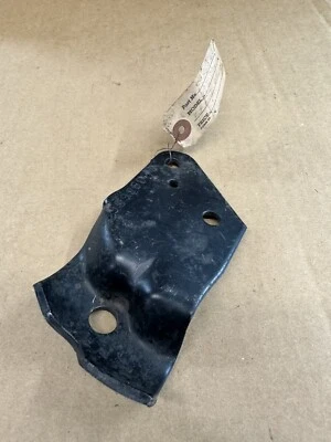 Soporte de parachoques delantero LH GM # 3986565 Z28 SS RS Chevrolet Camaro 1970-1973 nuevo de lote Foto 1 de 4