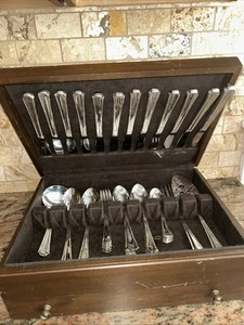 Oneida Silversmiths Silverplated Silverware Set 42 Pieces - Picture 1 of 6