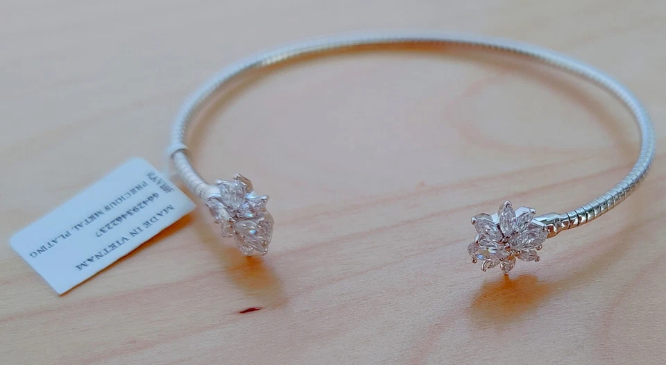 Nadri CZ 花卉柔韧袖口手链 70 美元全新带标签 — 第 1/1 张图片