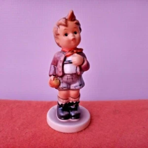 M.I. Hummel Club 1992-1993 Goebel 554 - Cheeky Fellow Boy Figur 1989 #51 - Bild 1 von 7