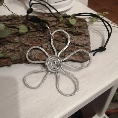 Ciondolo artigianale in alluminio - Immagine 1 di 2