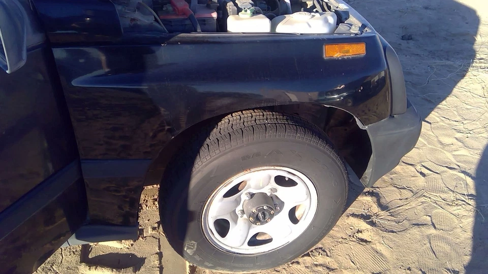 Guardabarros delantero derecho Geo Tracker 1989-1998 pasajero OEM negro 5860060811 Foto 1 de 4