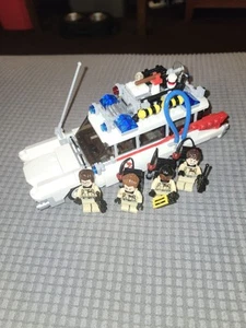 Lego Ideas: Ghostbusters Ecto-1 (21108) - Picture 1 of 6