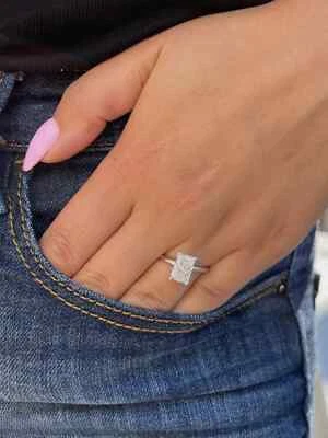 SUPER SALE 1.50 Ct E Color VVS2 Clarity IGI Certified Elongated Radiant Cut Ring - Image 1 of 4