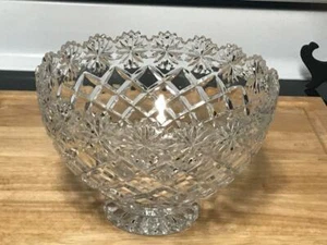 BEAUTIFUL CUT LEAD CRYSTAL BOWL DIAMOND DESIGN , SAW TOOTH RIM RARE FACETED BASE - Imagen 1 de 1